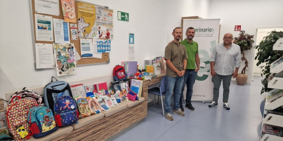 Veterinarios de Canarias participan en la recogida de material escolar para niños con cáncer