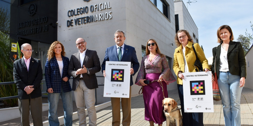 El Colegio de Córdoba facilitará el acceso de personas invidentes a los centros veterinarios