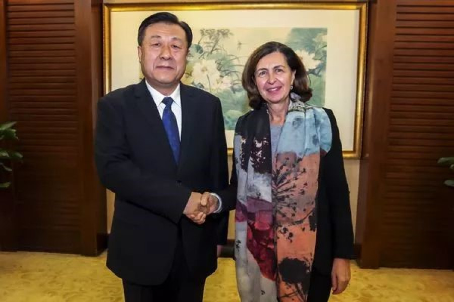 Min Yu Kangzhen and Dr Eloit