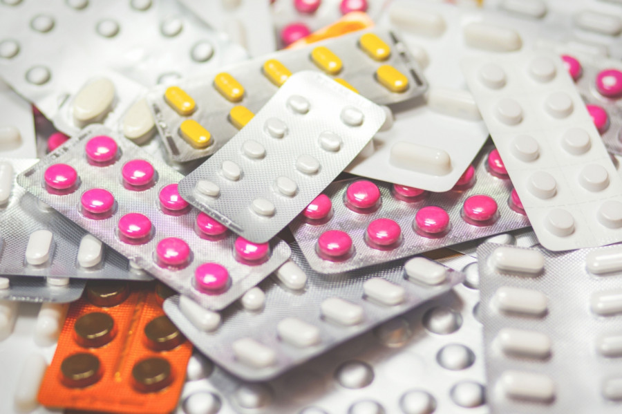 Medical drugs pills and prescription 211 small