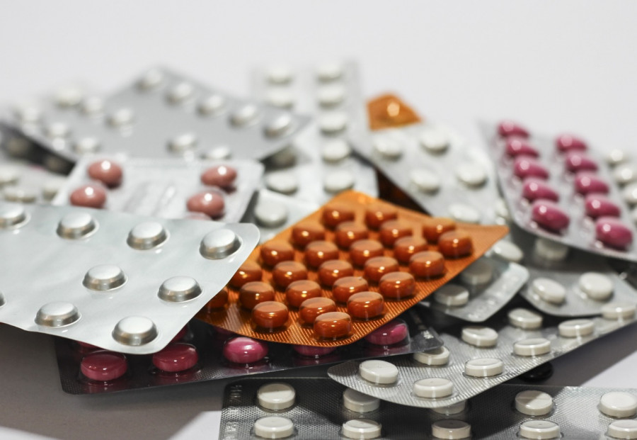 Pattern medicine close up jewellery pharmacy tablets 968258 pxhere