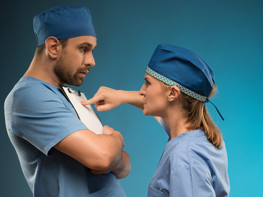 Dt 150319 angry argue doctors 800x600