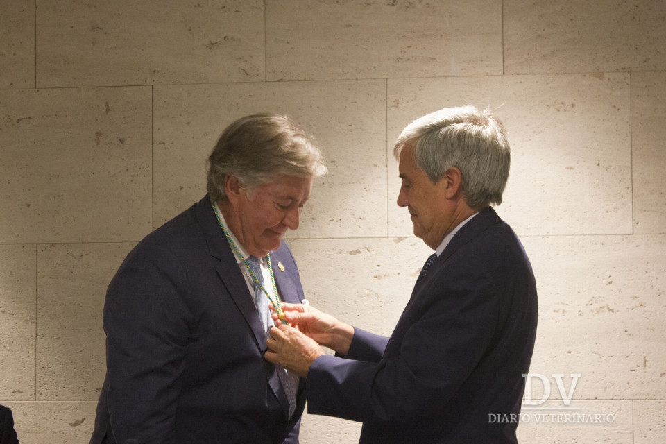 Luis Alberto García recibe la medalla de la OCV de Badiola