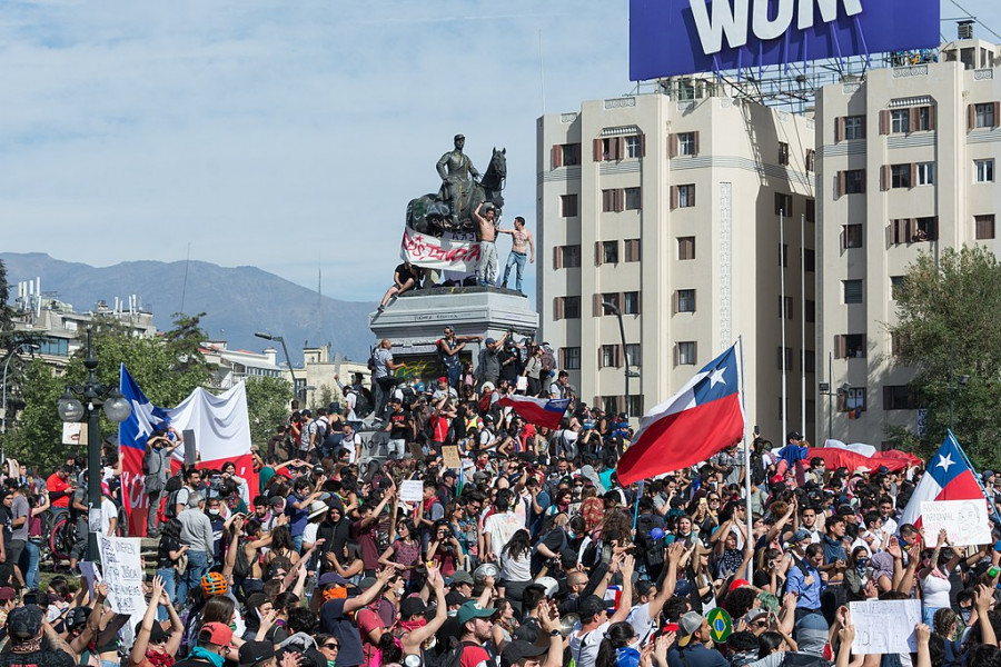 1024px Protestas en Chile 20191022 07