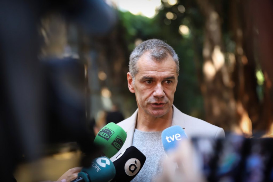 Toni cantó