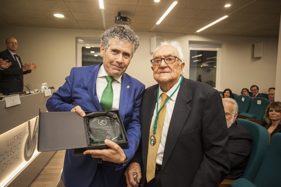 Nombramiento de D. José Corbacho Molano, presidente de honor del Colegio
