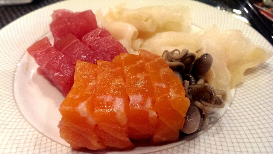 pescado crudo Gnatostomiasis