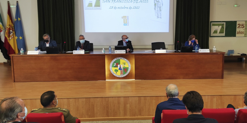 El decano de Extremadura pide ampliar el Grado de Veterinaria de 5 a 6 años