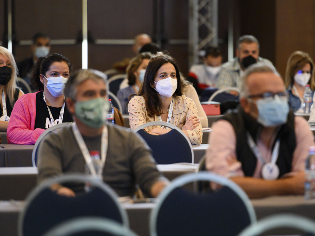 Veterinarios atentos a una de las ponencias