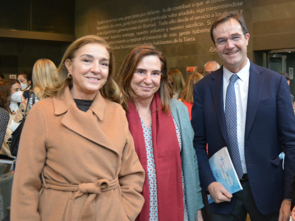 Carmen Vela, Consuelo Rubio y César Carnicer