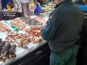 Guardia Civil incrementa el control en la venta de pescado y marisco por Navidad