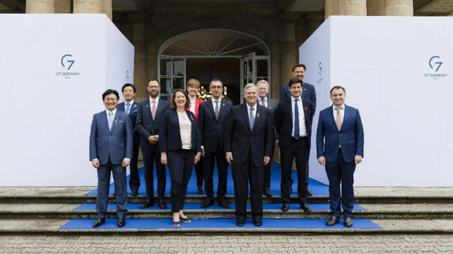 G7