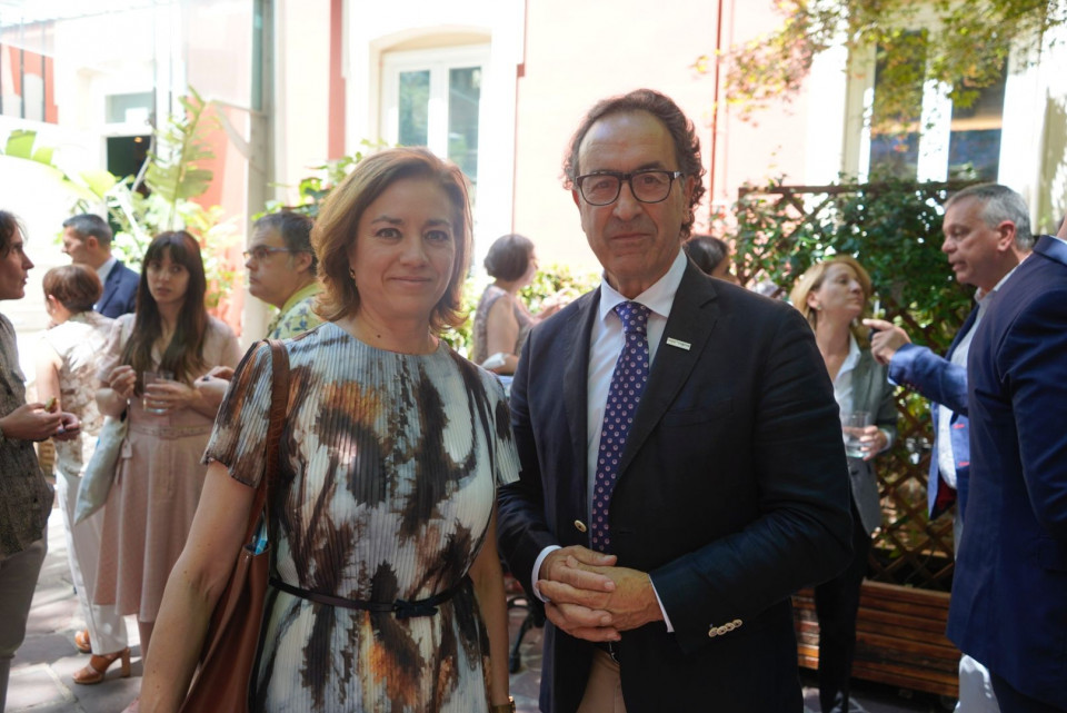 Cristina Sánchez, de la AEMPS, y Ramón Armengol, presidente de Cogeca