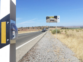 Instalan una barrera virtual en una carretera para evitar atropellos de linces