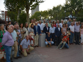 Badajoz reconoce a la veterinaria con una placa dedicada a la profesión