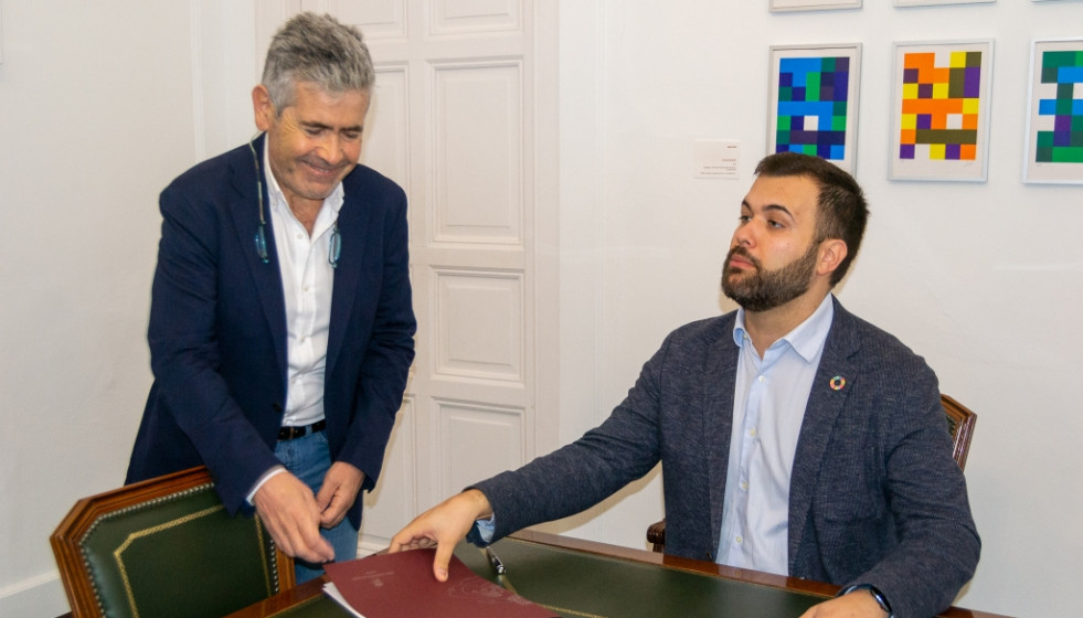 El Ayuntamiento de Cáceres y los veterinarios firman un convenio de colaboración en salud pública