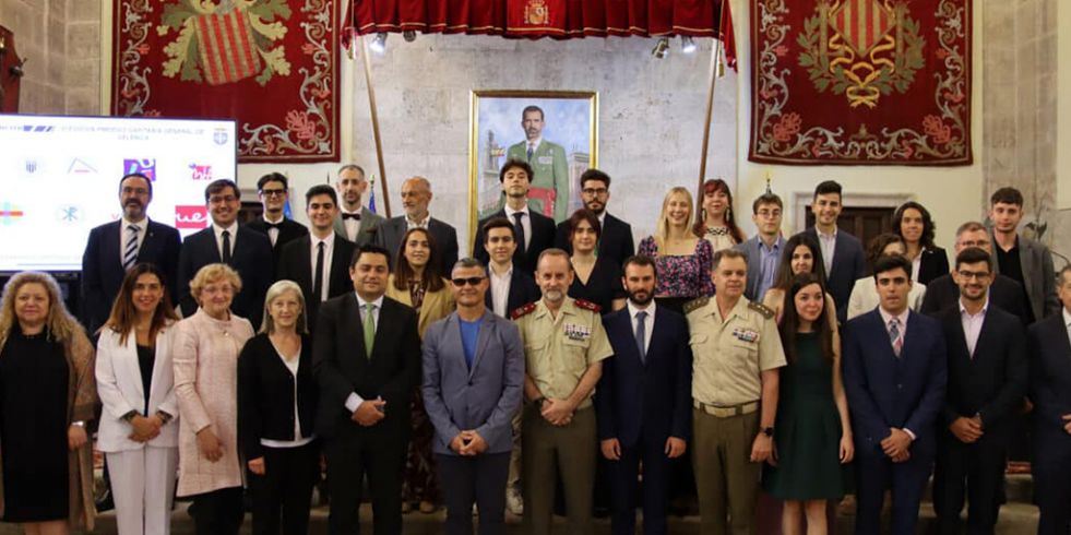 ​El Ejército de Tierra premia la excelencia académica de una estudiante de Veterinaria de Valencia