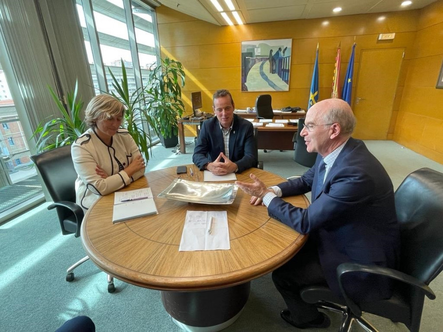 Reunión Armando Solís consejero Medio Rural Marcelino Marcos Líndez
