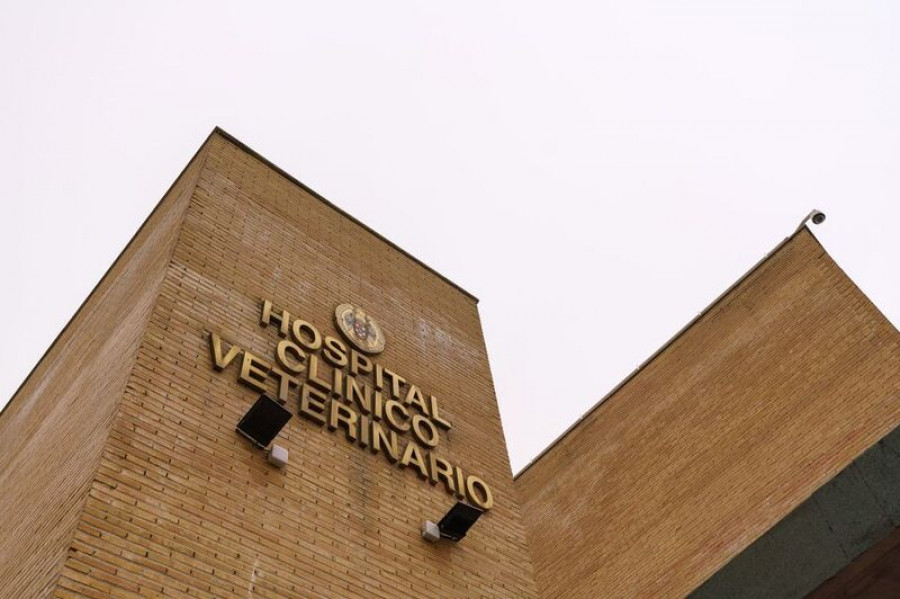 Fachada del Hospital Clínico Veterinario de la Universidad Complutense de Madrid.