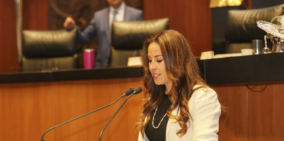 Plantean prohibir la entrada de menores a las peleas de gallos y corridas de toros en México