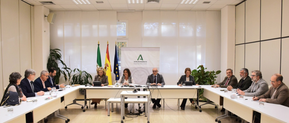 La consejera de Salud andaluza destaca el papel de los veterinarios en la preservación de la salud pública