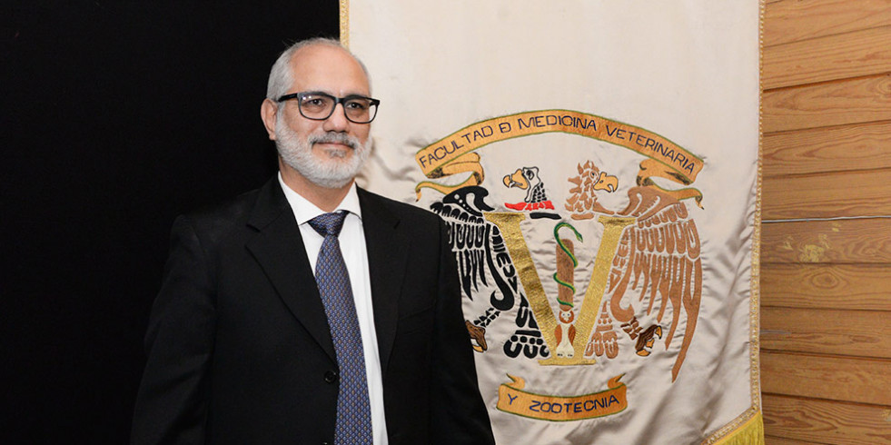 Toma protesta Carlos Gutiérrez, nuevo director de la Facultad de Medicina Veterinaria y Zootecnia de la UNAM