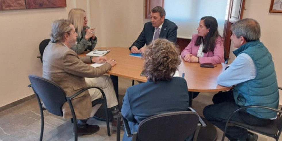 Los veterinarios de Granada colaborarán en materia de sanidad y bienestar animal con el Ayuntamiento