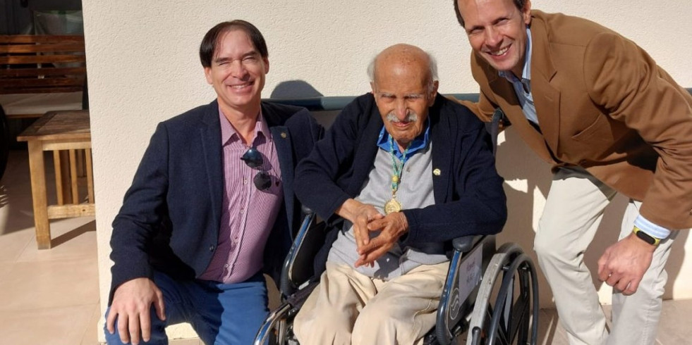 Distinguen al centenario Manuel Muñoz como colegiado de honor del Colegio Veterinario de Málaga