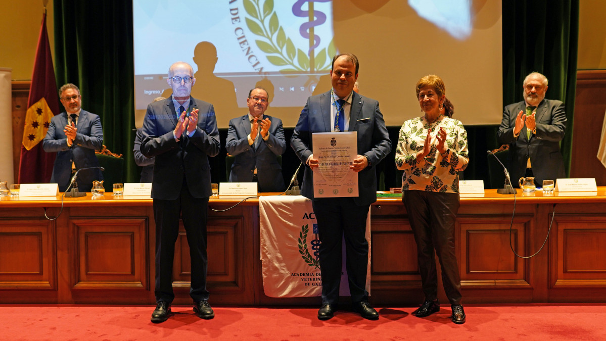 Diego Conde toma posesión como académico en la Academia Veterinaria Gallega