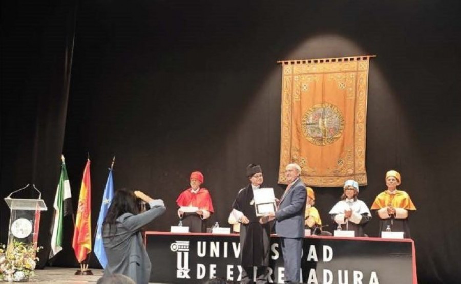 Miguel ángel aparicio tova distinción honorífica universidad extremadura
