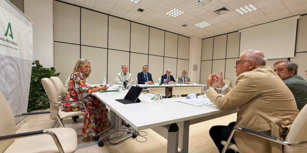 Veterinarios se reúnen con la consejera de Salud de Andalucía para abordar varios temas relacionados con la Veterinaria