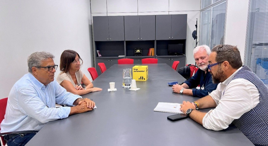 Reunión veterinarios vacuna rabia erc